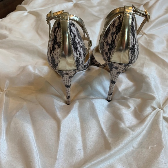 Jimmy Choo Gold/Beige Snakeprint Leather Dorsey Pumps sz 39 - Picture 6 of 10